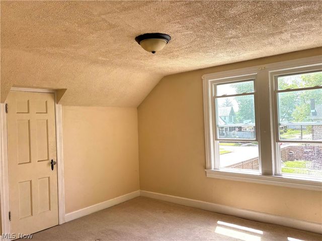 145 S Vine Street, Columbiana, OH 44408