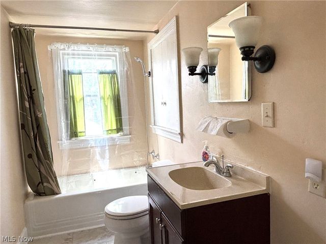145 S Vine Street, Columbiana, OH 44408