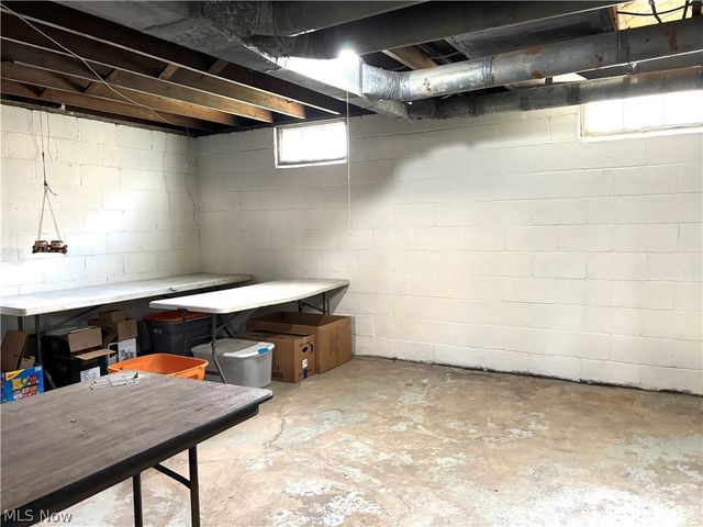 145 S Vine Street, Columbiana, OH 44408