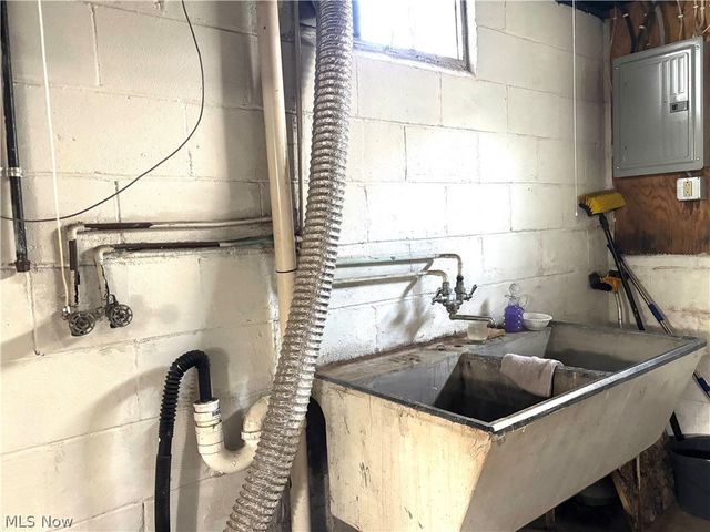 145 S Vine Street, Columbiana, OH 44408