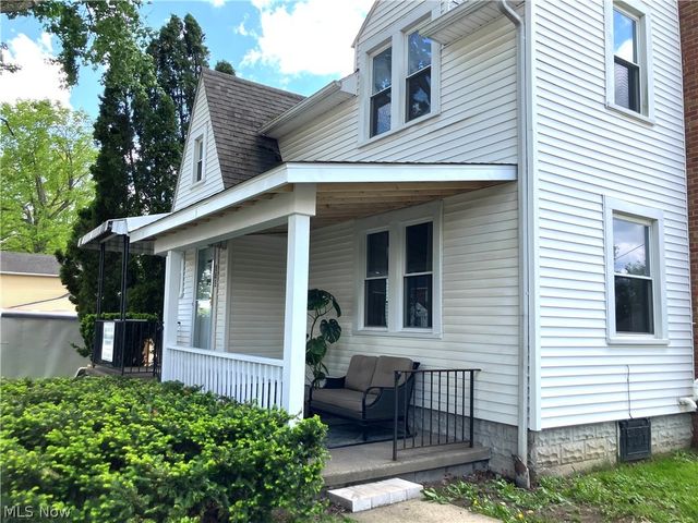 145 S Vine Street, Columbiana, OH 44408