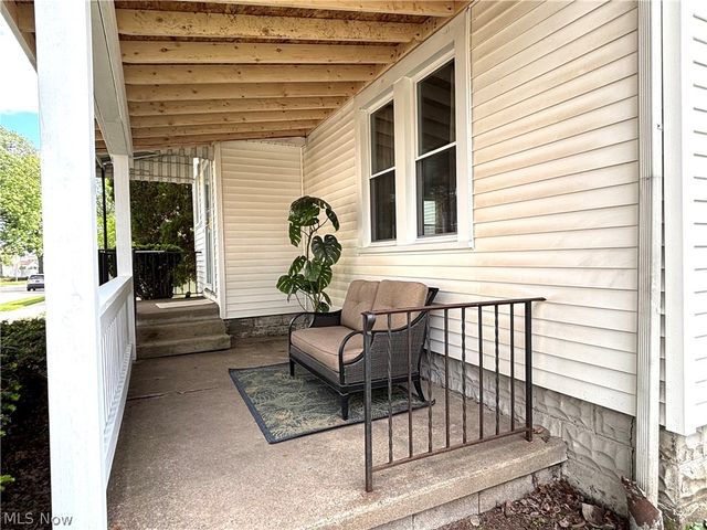 145 S Vine Street, Columbiana, OH 44408