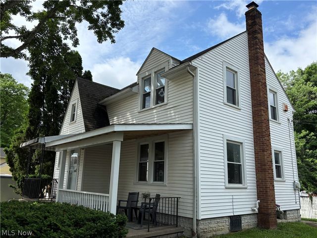 145 S Vine Street, Columbiana, OH 44408