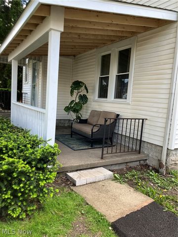 145 S Vine Street, Columbiana, OH 44408