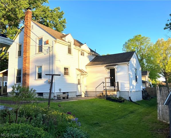 145 S Vine Street, Columbiana, OH 44408