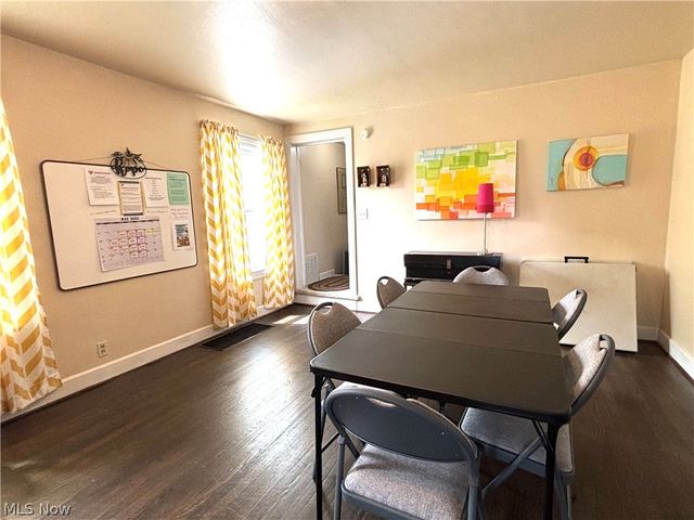 145 S Vine Street, Columbiana, OH 44408