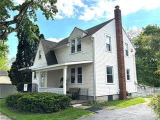 145 S Vine Street, Columbiana, OH 44408