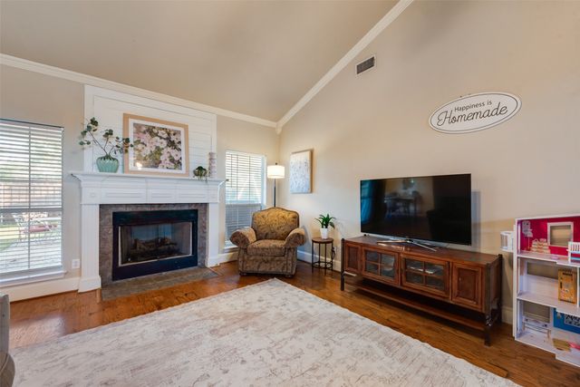 609 Acorn Street, Pilot Point, TX 76258