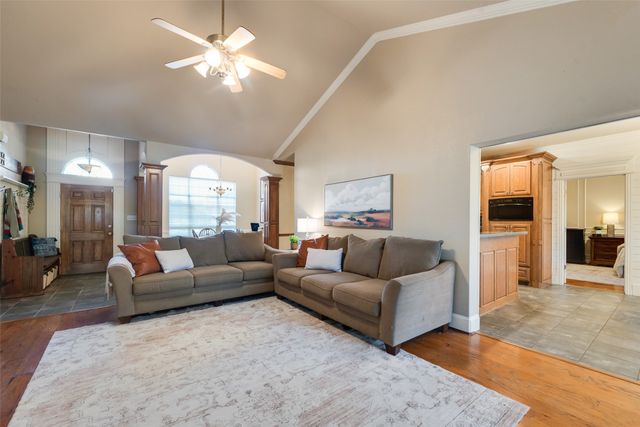 609 Acorn Street, Pilot Point, TX 76258