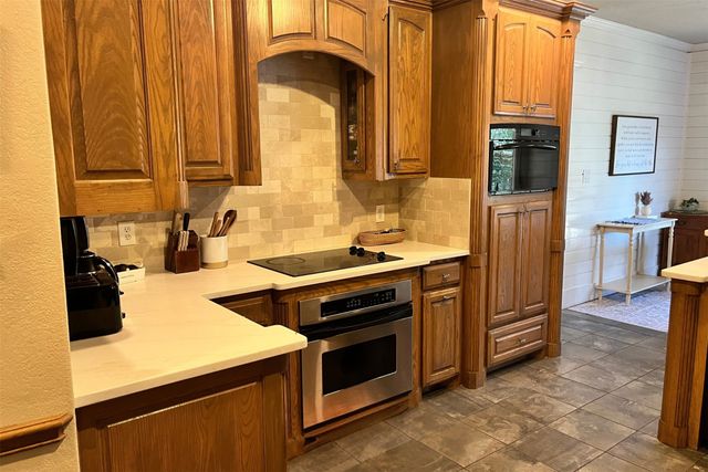 609 Acorn Street, Pilot Point, TX 76258