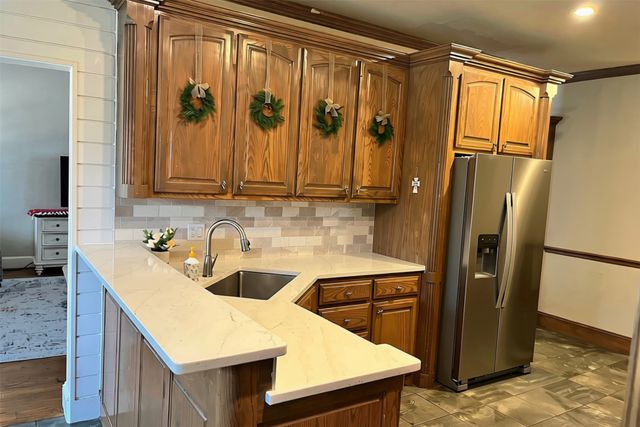 609 Acorn Street, Pilot Point, TX 76258