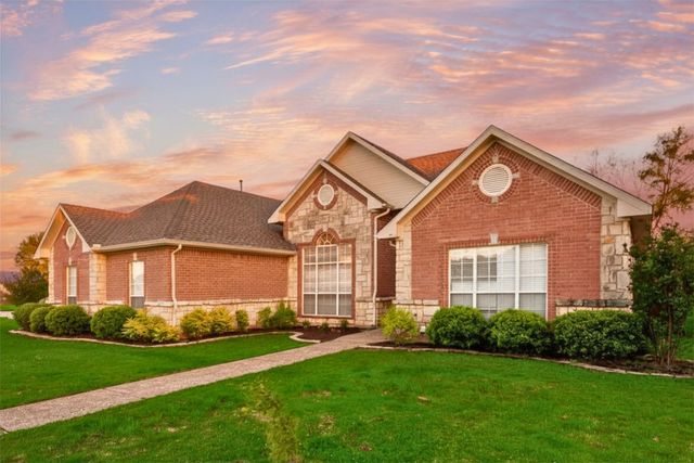 609 Acorn Street, Pilot Point, TX 76258