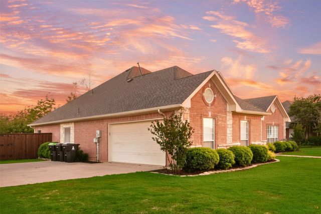 609 Acorn Street, Pilot Point, TX 76258
