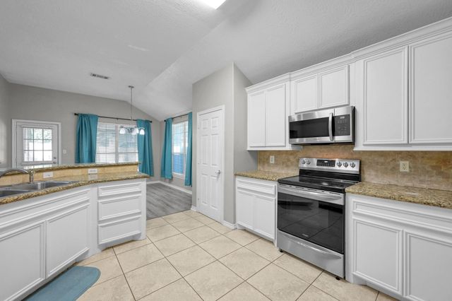 121 Clear Water Street W, Montgomery, TX 77356