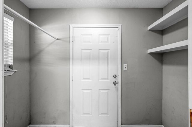 121 Clear Water Street W, Montgomery, TX 77356