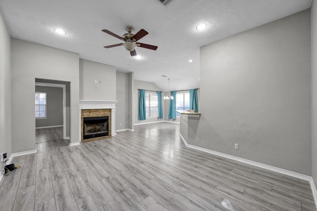 121 Clear Water Street W, Montgomery, TX 77356