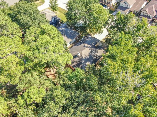 121 Clear Water Street W, Montgomery, TX 77356