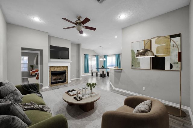 121 Clear Water Street W, Montgomery, TX 77356