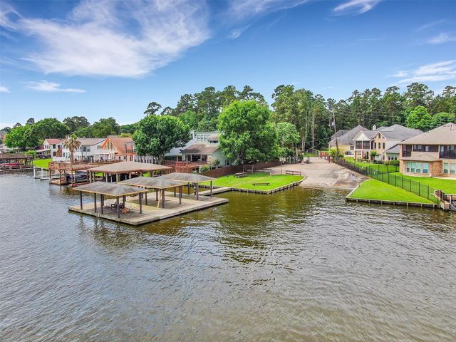 121 Clear Water Street W, Montgomery, TX 77356