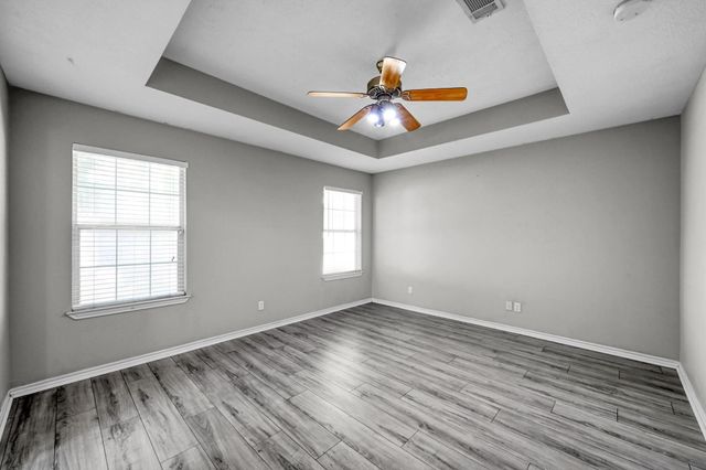 121 Clear Water Street W, Montgomery, TX 77356