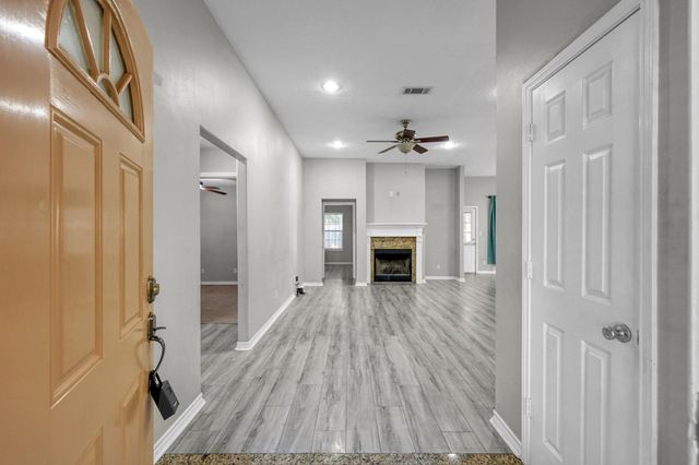 121 Clear Water Street W, Montgomery, TX 77356