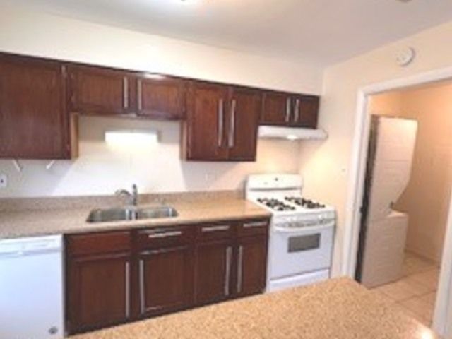 19129 Pine Drive 113, Country Club Hills, IL 60478