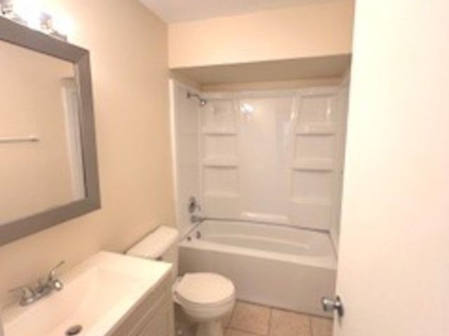 19129 Pine Drive 113, Country Club Hills, IL 60478