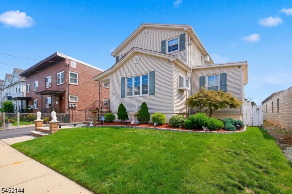 752 Forest St, Kearny Town, NJ 07032 — photo 2