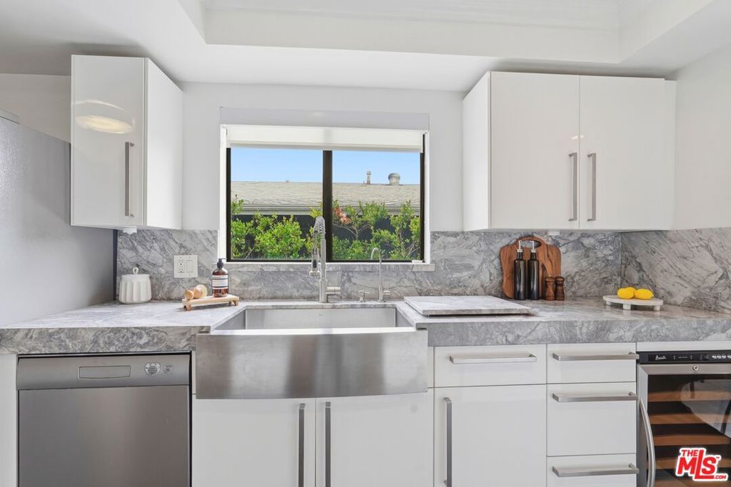 1613 Manning Avenue A, Los Angeles, CA 90024 — photo 4