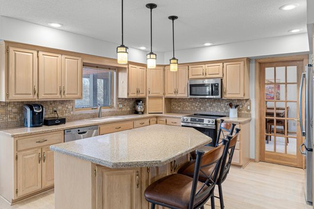 10840 46th Place N, Plymouth, MN 55442