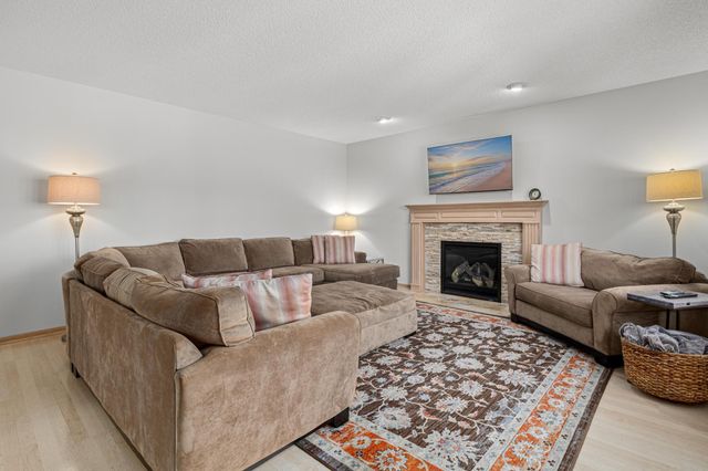 10840 46th Place N, Plymouth, MN 55442