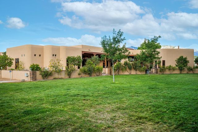 2 Caliente De Sol, Corrales, NM 87048