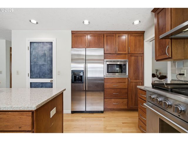 9125 Sw HILL St, Portland, OR 97223