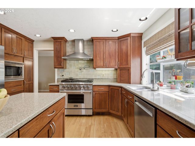 9125 Sw HILL St, Portland, OR 97223