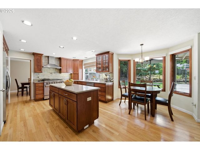 9125 Sw HILL St, Portland, OR 97223