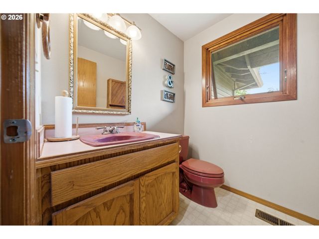 9125 Sw HILL St, Portland, OR 97223