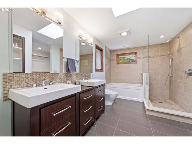 9125 Sw HILL St, Portland, OR 97223