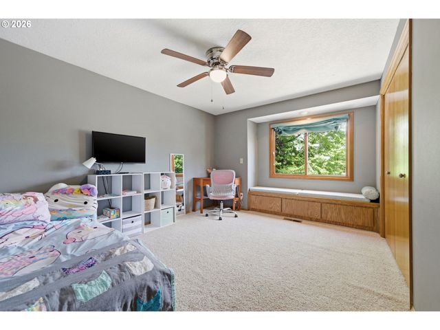 9125 Sw HILL St, Portland, OR 97223
