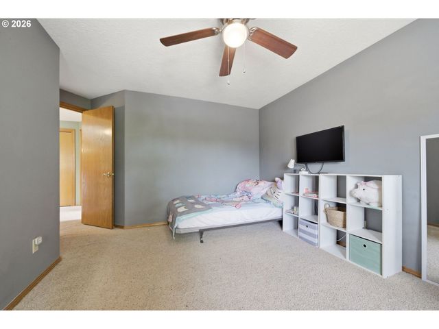 9125 Sw HILL St, Portland, OR 97223