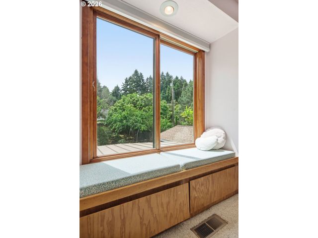 9125 Sw HILL St, Portland, OR 97223
