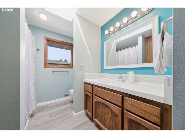 9125 Sw HILL St, Portland, OR 97223