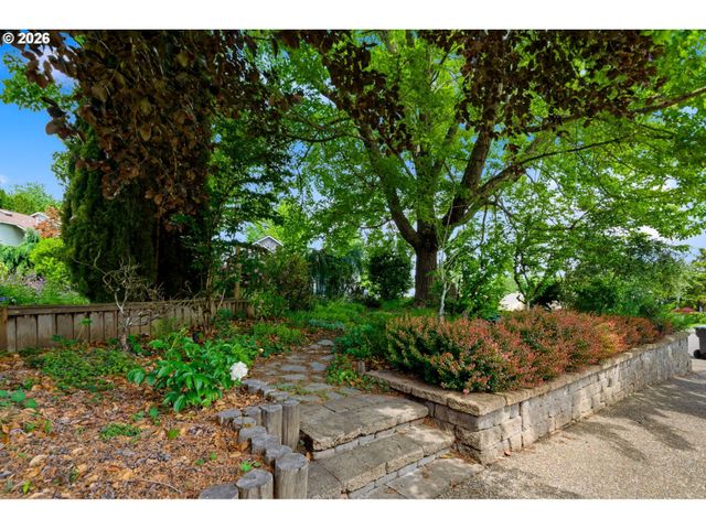 9125 Sw HILL St, Portland, OR 97223