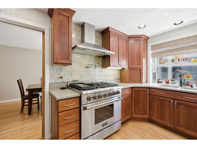 9125 Sw HILL St, Portland, OR 97223