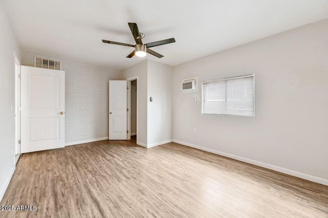 1744 W GLENDALE Avenue 9, Phoenix, AZ 85021