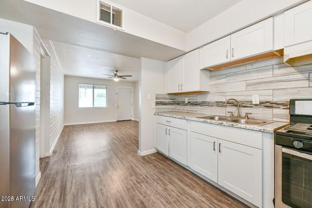 1744 W GLENDALE Avenue 9, Phoenix, AZ 85021