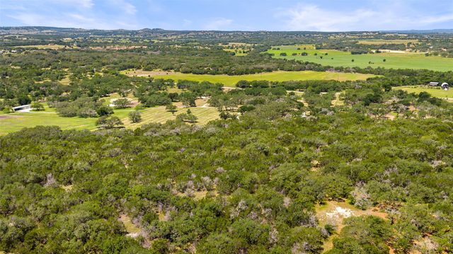 937 Flat Creek RD, Johnson City, TX 78636