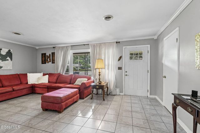 24 Warwick Avenue, Albany, NY 12205