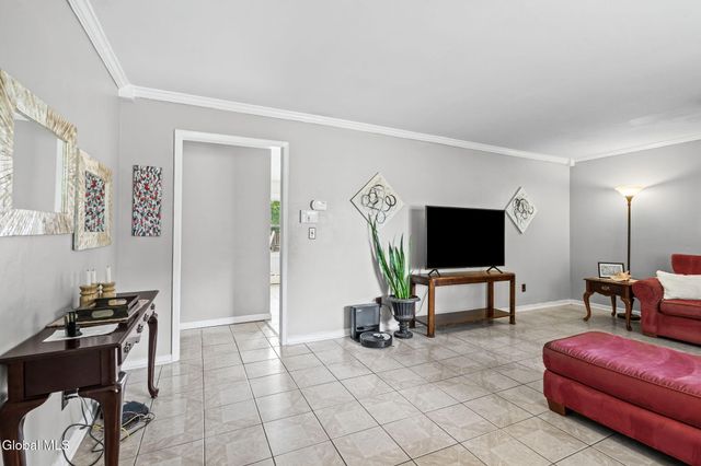 24 Warwick Avenue, Albany, NY 12205
