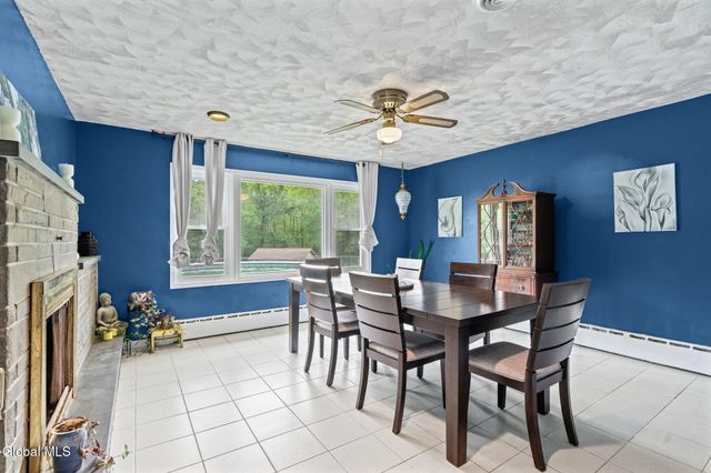 24 Warwick Avenue, Albany, NY 12205