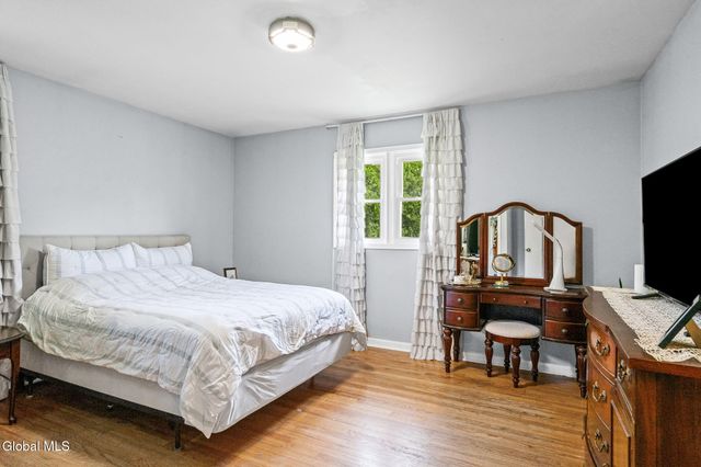 24 Warwick Avenue, Albany, NY 12205